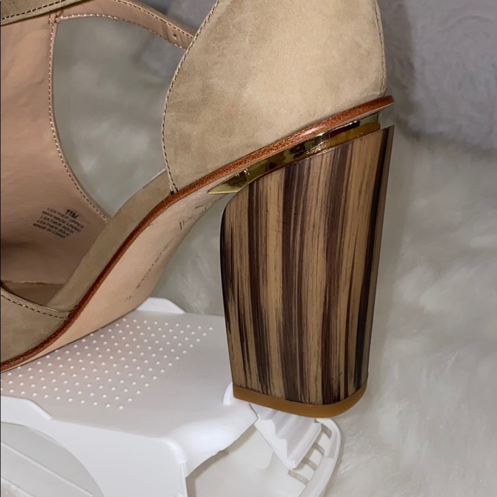 Shoes - Picture 3 of 7